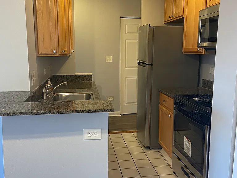 900 W Fullerton Ave #4B — Photo 6