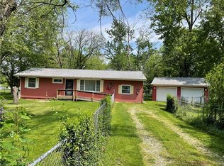 4548 E Rosewood Dr, Decatur, IL 62521