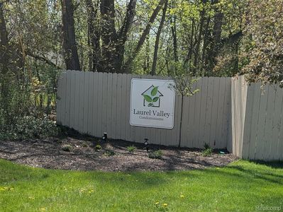 1390 Laurel Valley Dr, Waterford, MI, 48327