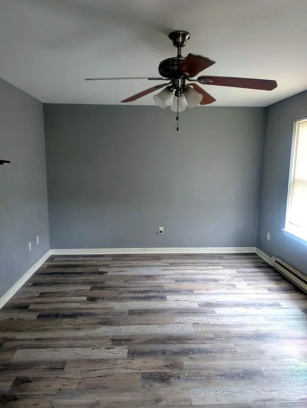 3 bed, 1.0 bath, 1300 sqft, $1,800 — Photo 2