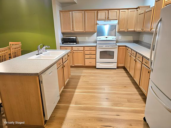 5th image of 1021 W Pleasant St Unit 5
