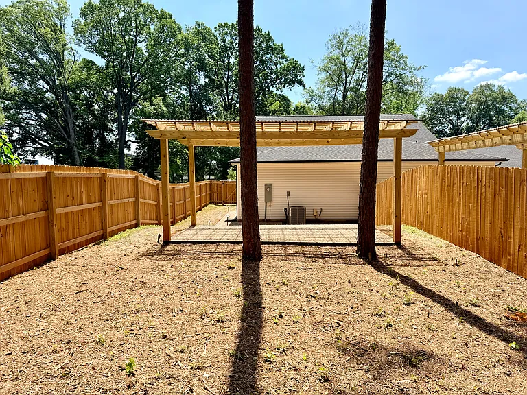 525 N Linwood Ave — Photo 39