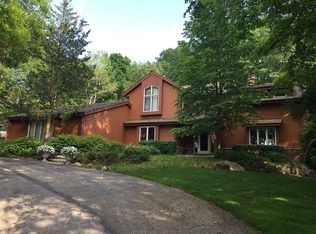 S11W32925 Timberline Cir, Delafield, WI 53018