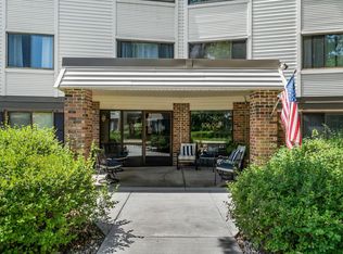 10600 43rd Ave N APT 203, Plymouth, MN 55442
