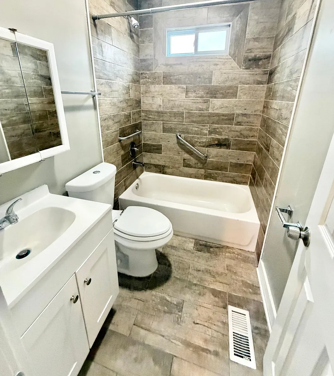 Building Photo - 7 Woolsey St #1
