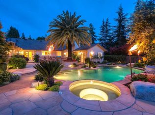 1 Magee Ct, Moraga, CA 94556