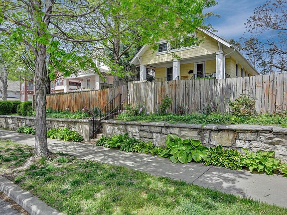 3rd image of 608 W 39th Ter