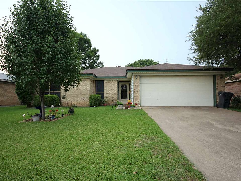 1st image of 2215 Skylark Dr