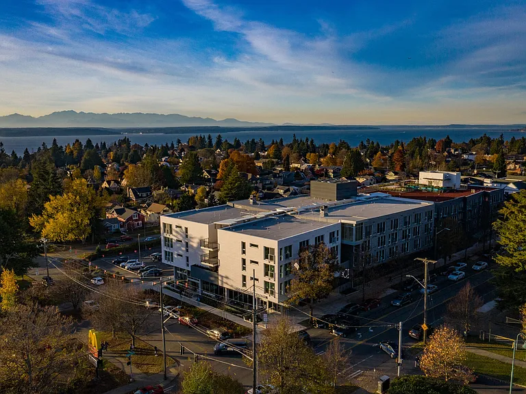 Luna West Seattle — Photo 34
