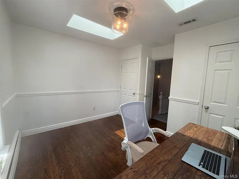 27 Lydecker St — Photo 17