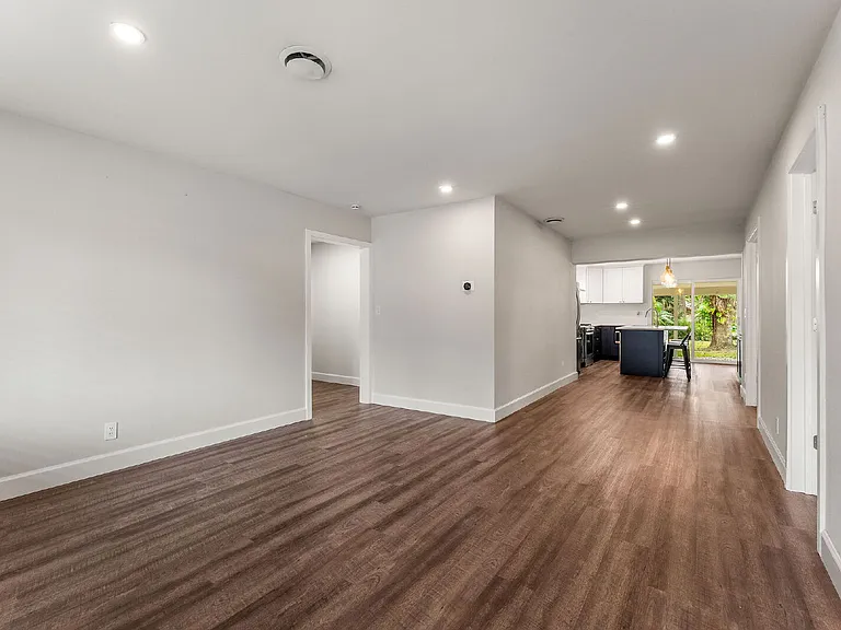 1143 Linden St — Photo 5