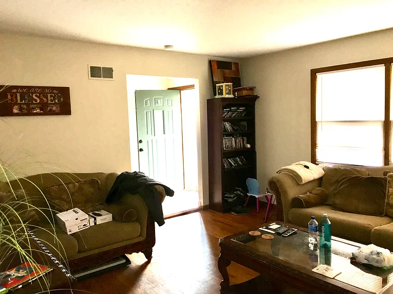 2409 Manchester Rd — Photo 8