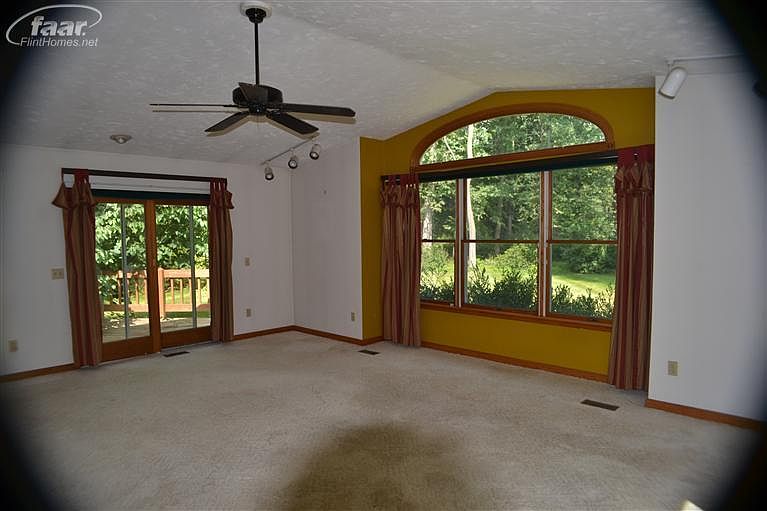 10574 Silver Lake Rd, Byron, MI 48418 Zillow