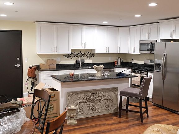 5th image of 236 S Richmond St #105