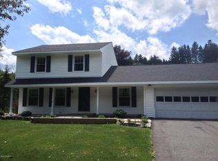 27 Thornliebank Rd, Williamstown, MA 01267