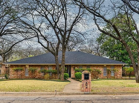 2nd image of 1804 Oak Grove Dr