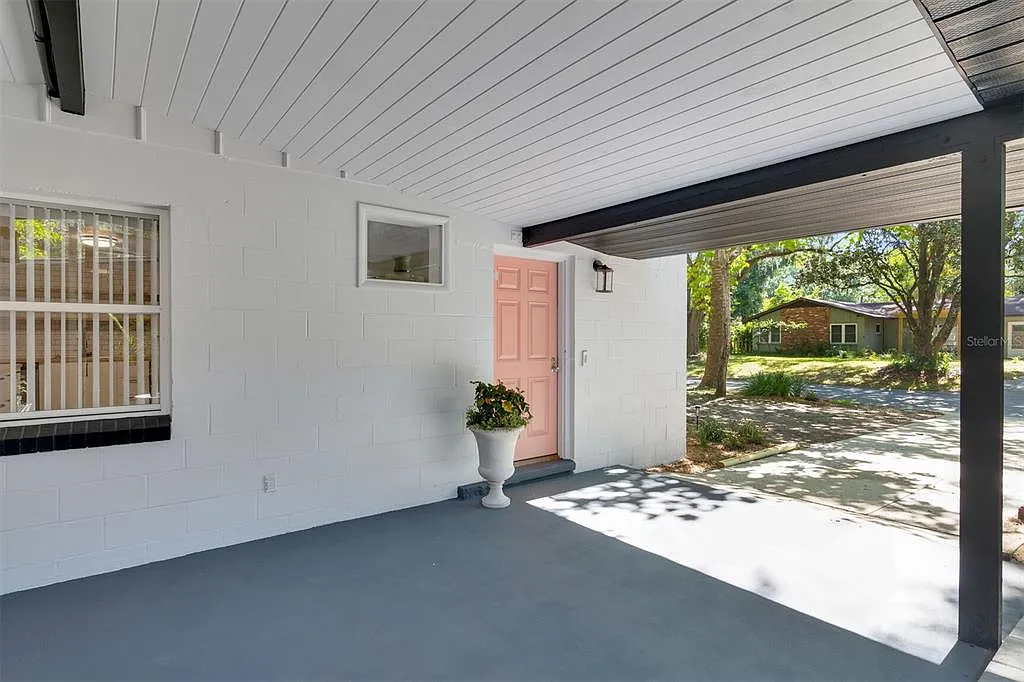 3 bed, 2.0 bath, 1399 sqft, $2,400 — Photo 3
