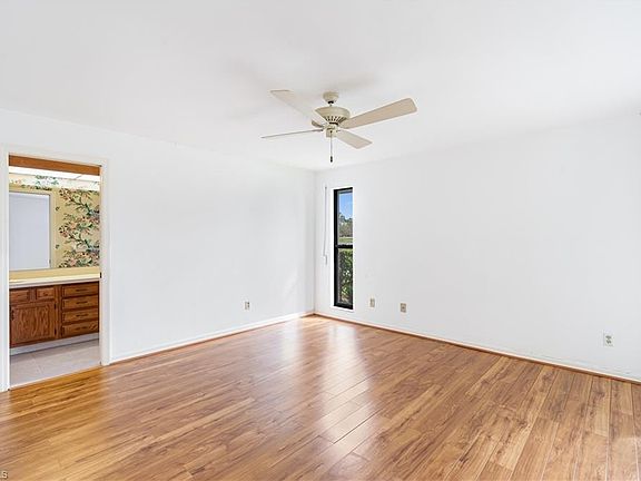 5th image of 137 Fox Glen Dr #6-27
