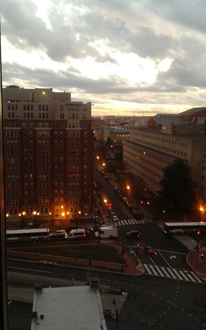 2 bed, 950 sqft, $3,100 — Photo 3