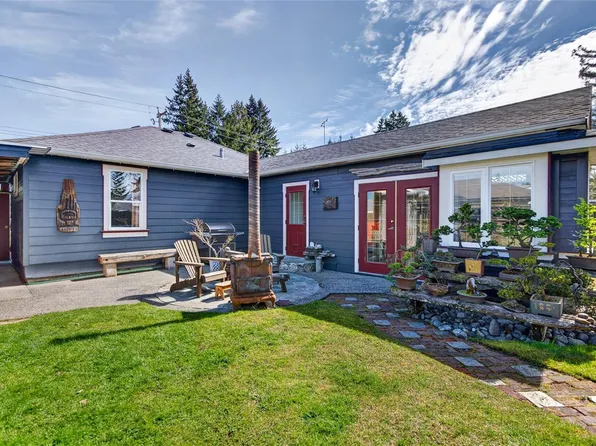 1195 Urquhart Ave, Courtenay, BC V9N 3K6