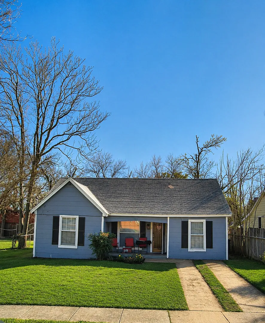 Single-Family Home In Handley. — Photo 1