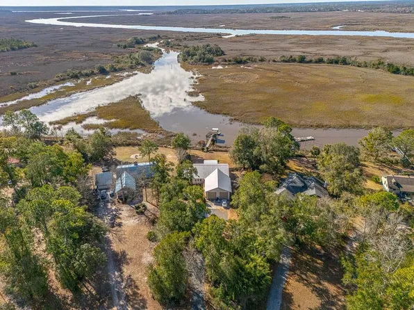 1448 Horseshoe Cove Rd, Waverly, GA 31565
