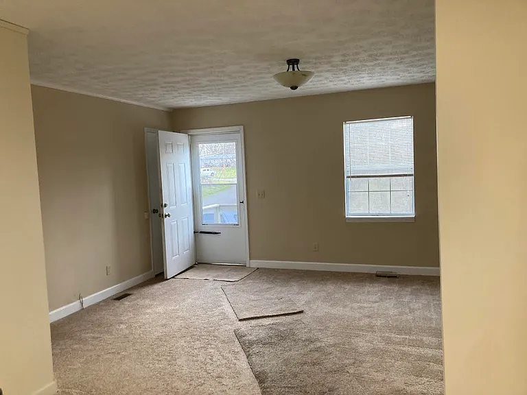 190 James Holman Rd — Photo 2
