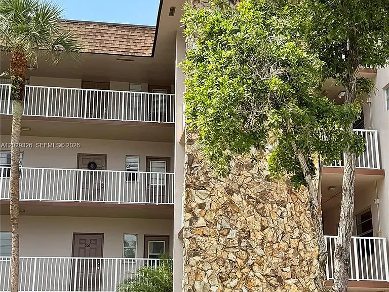 8101 SW 24th Ct #405 — Photo 2