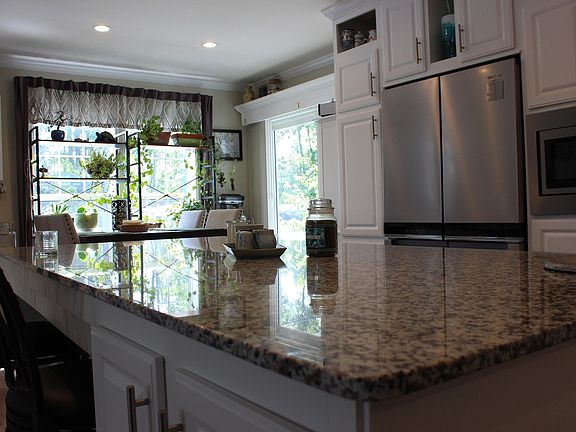 3rd image of 514 Canterbury Drive