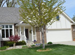 102 Glen Oaks Dr, Council Bluffs, IA 51503