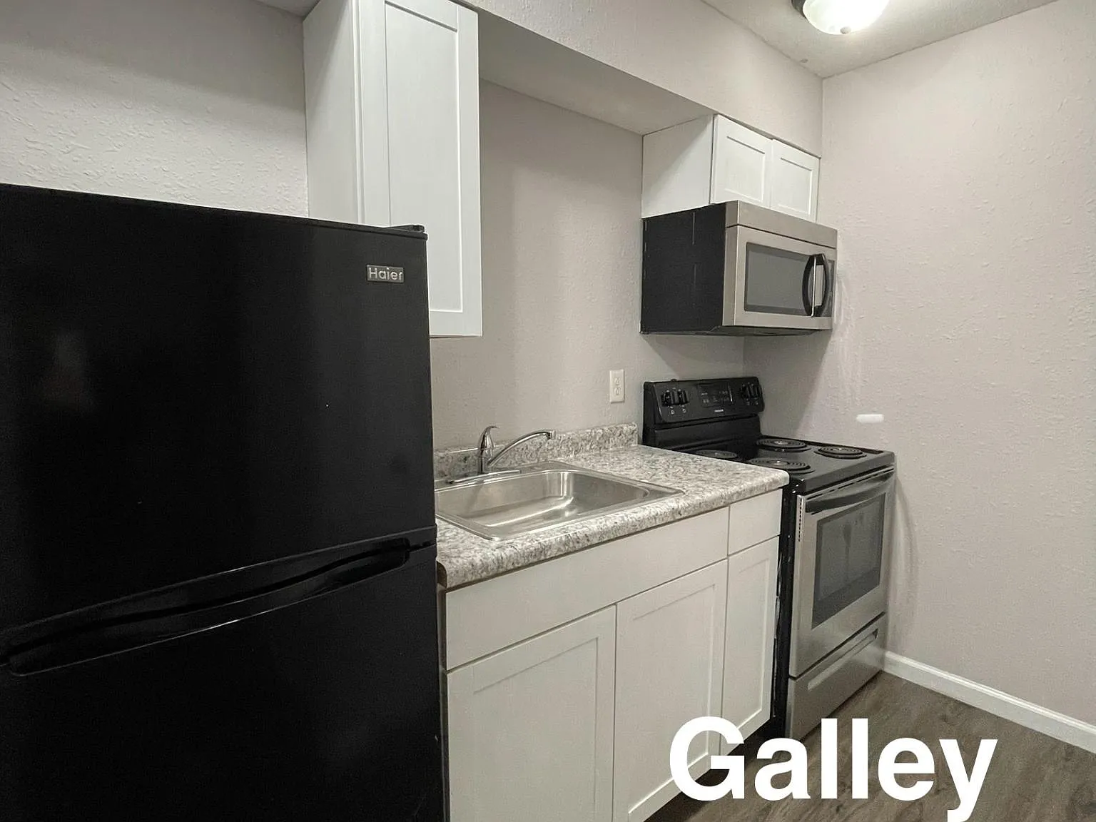 1015 Bloomfield Rd — Photo 3