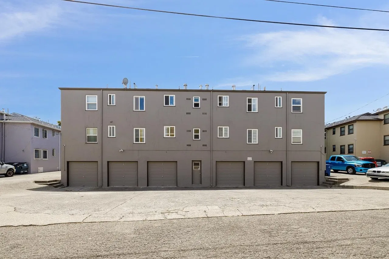 970 Magnolia Ave — Photo 2