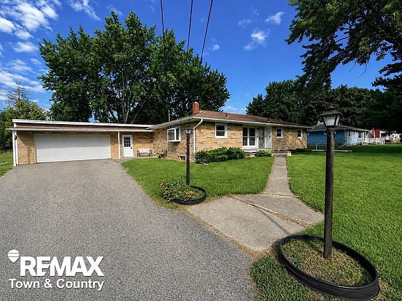 3rd image of 626 S McKinley Rd