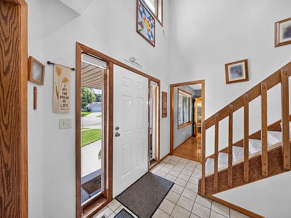 2nd image of 1116 Knoll Ct NW