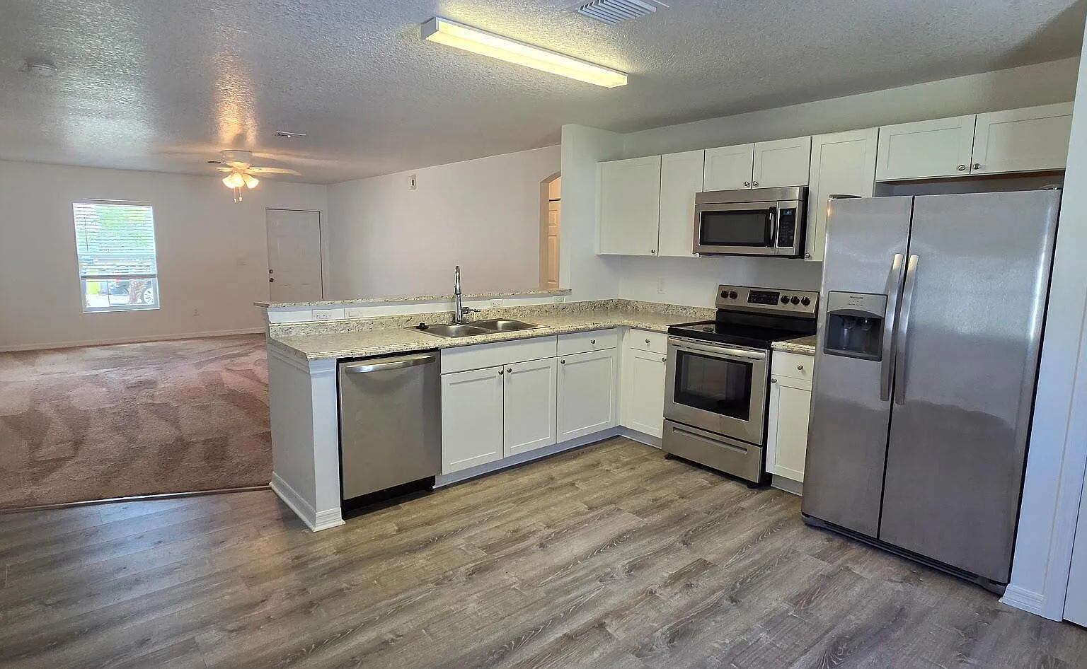 3 bed, 2.0 bath, 1342 sqft, $2,275 — Photo 3