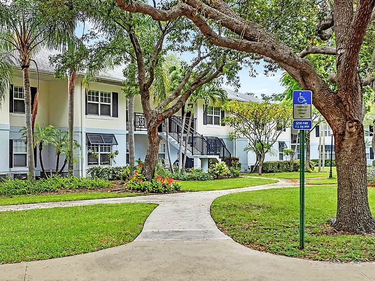Groves of Delray 62+ Apartments — Photo 13