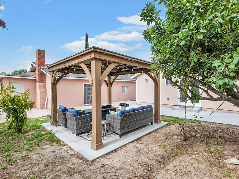 19033 Napa St — Photo 12