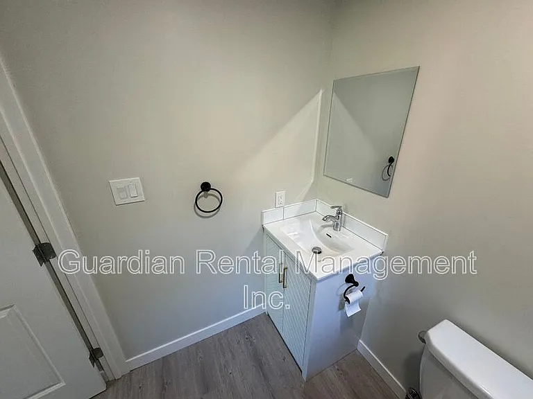 329 Albany St #C — Photo 6
