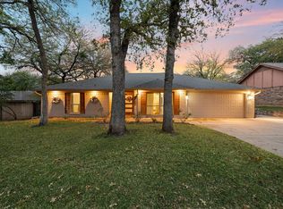 608 Stonehenge Dr, Hurst, TX 76054
