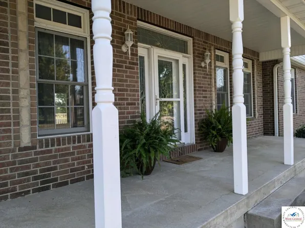 1906 E Epicurean Dr, Clinton, MO 64735