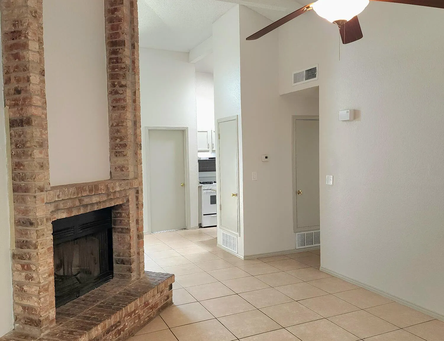 3 bed, 1100 sqft, $1,425 — Photo 4