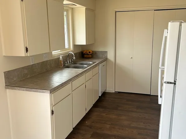 Ava Apartments, 1208 Newberg Hwy #103-A, Woodburn, OR 97071