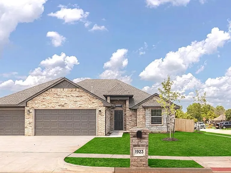 1923 W Flintlock Way — Photo 1