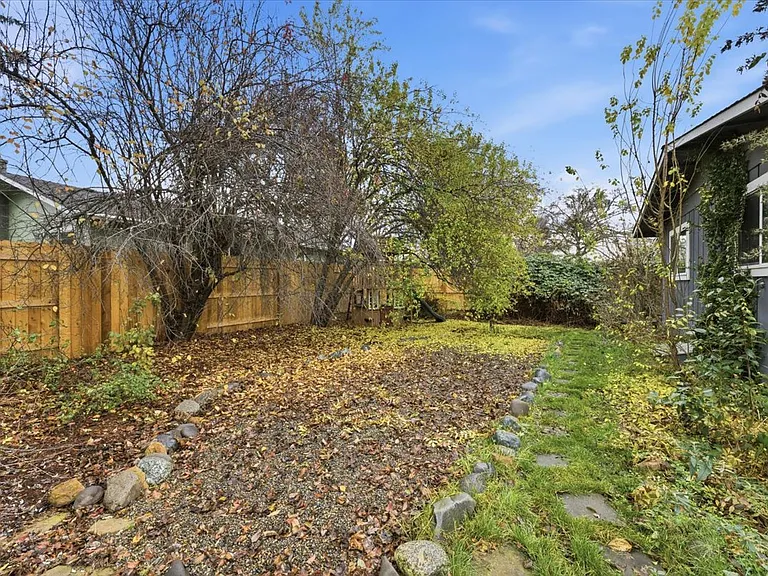 2500 Alma Dr — Photo 27