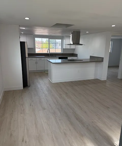 1419 E 50th St — Photo 3