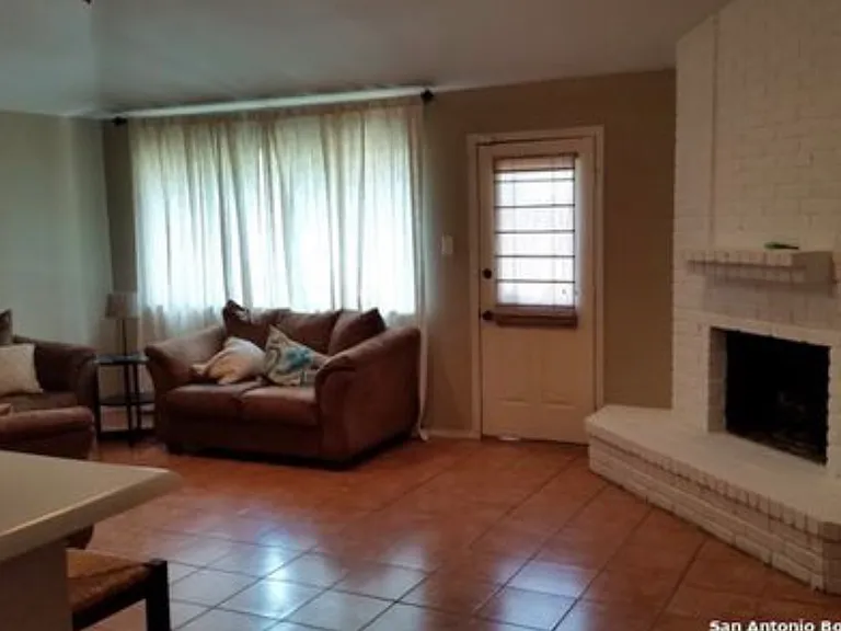 9507 Elm Gln — Photo 2