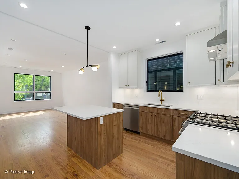 1838 N Rockwell St #1 — Photo 13