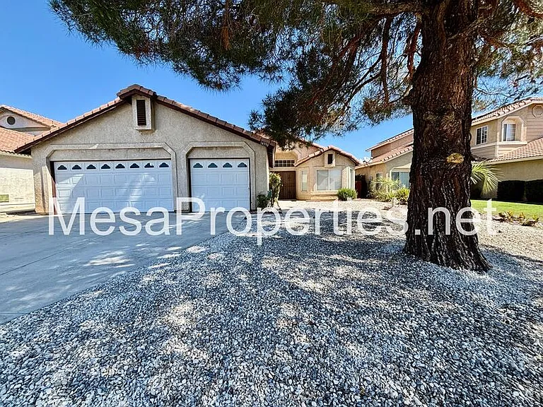 14390 Hillsborough Dr — Photo 3