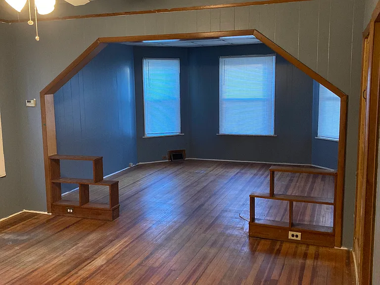 1321 Poplar St — Photo 1