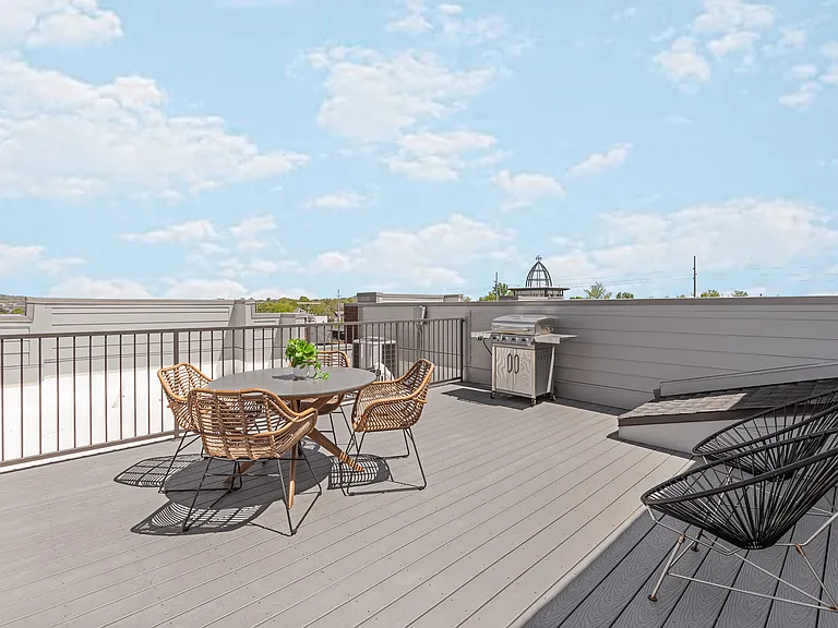 1016 Russell St — Photo 5